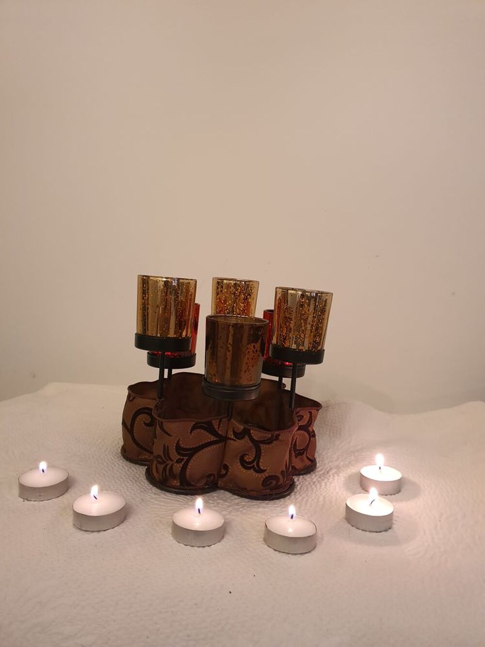 Support+m&eacute;tal+avec+6+bougeoirs+en+verre Décoration
