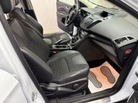 Kuga 2.0 TDCi 150 S&S 4x4 Titanium 2015 occasion 69120 Vaulx-en-Velin