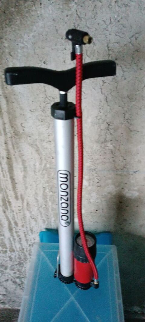 Pompe monzana   pied avec manomtre 6 Voiron (38)