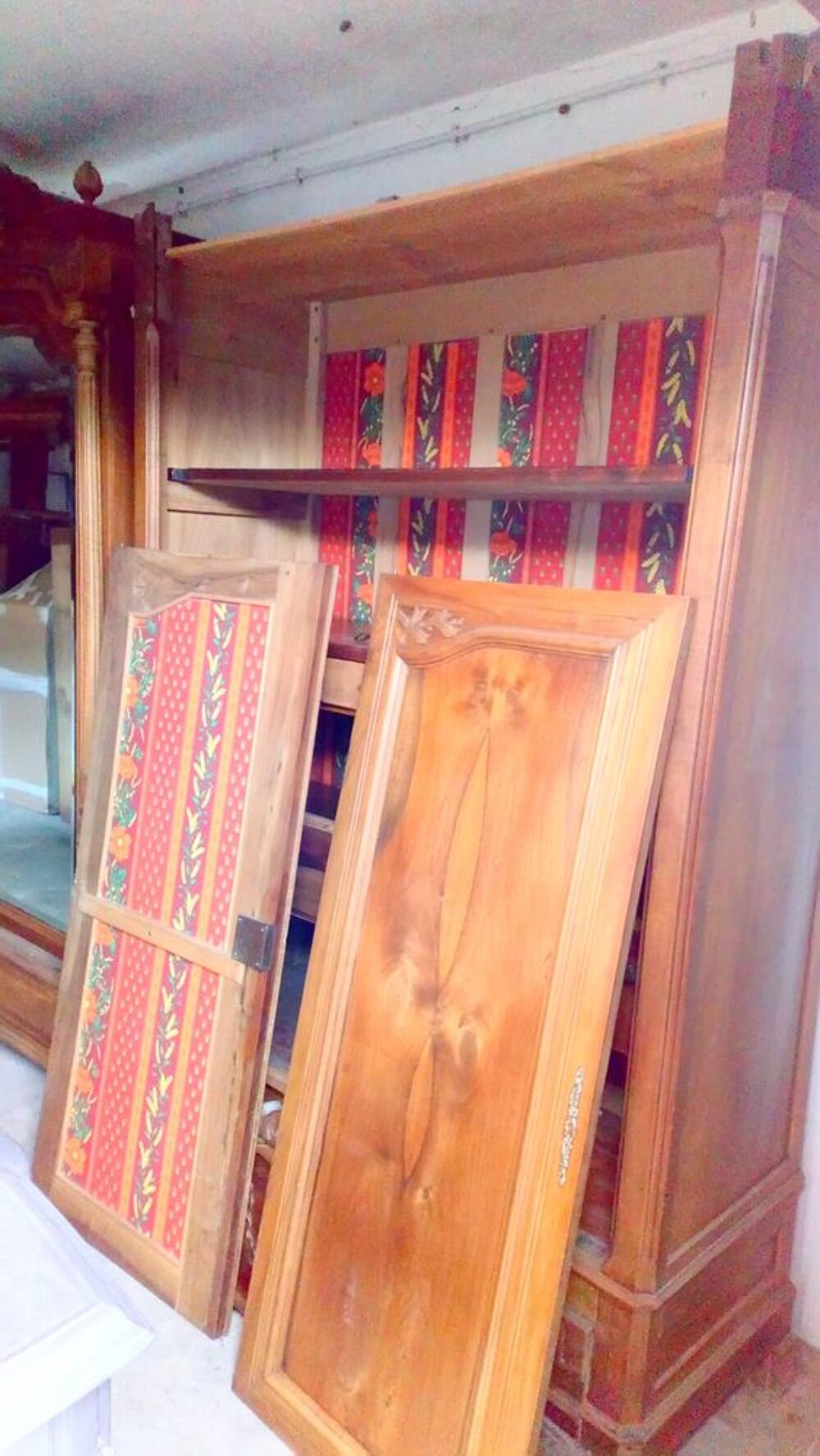 ARMOIRE ANCIENNE CHAPEAU DE GENDARME Meubles