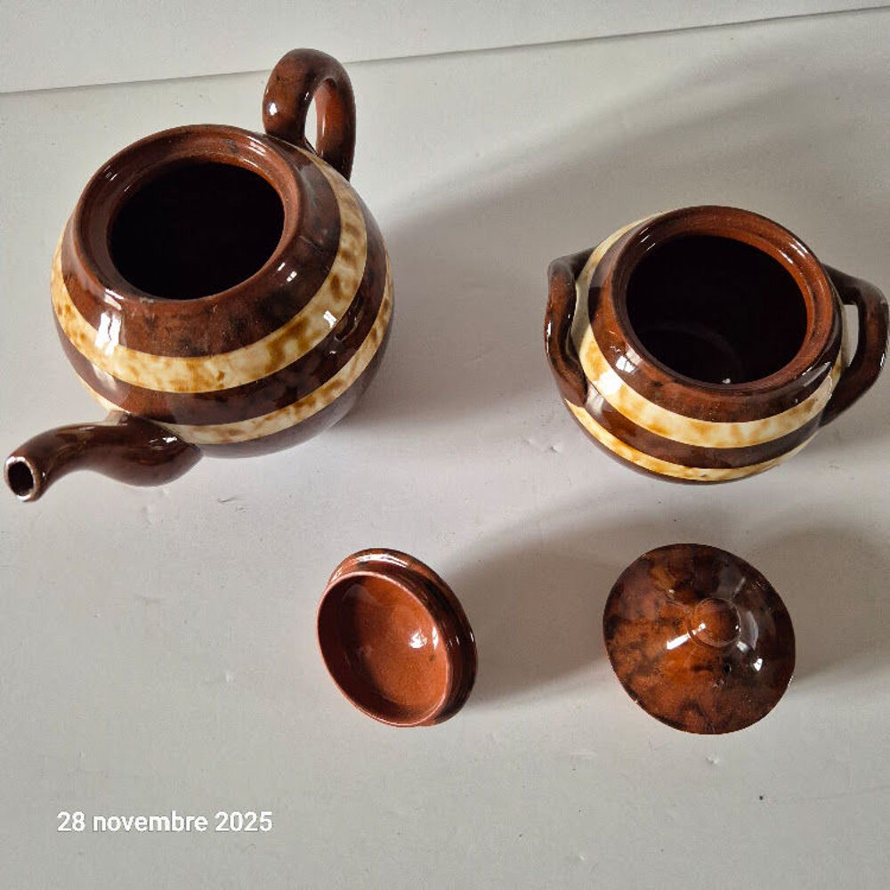 petite th&eacute;i&egrave;re, cafeti&egrave;re, le titre de votre objet. Meubles