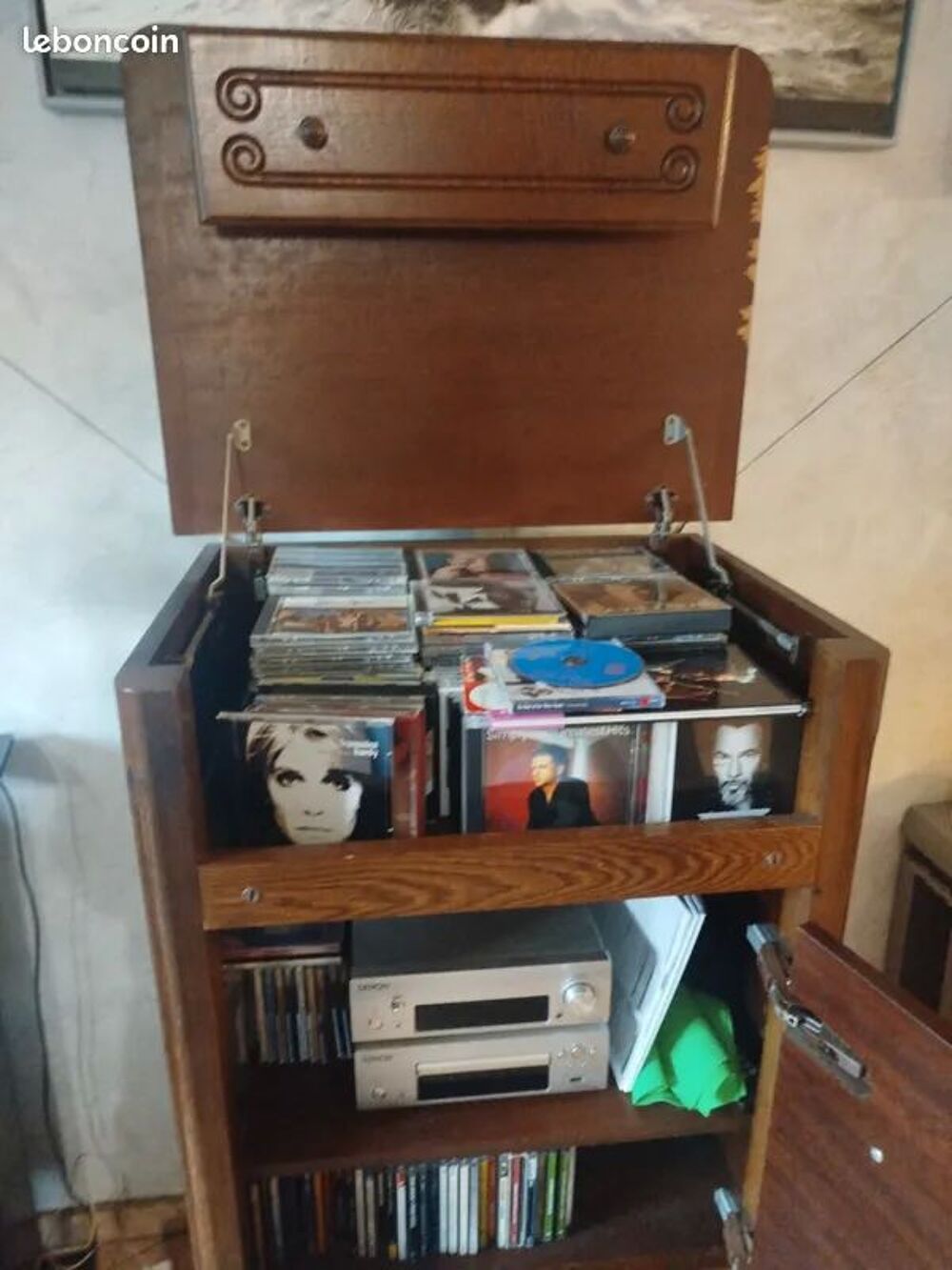 Meuble HIFI en ch&ecirc;ne
Meubles