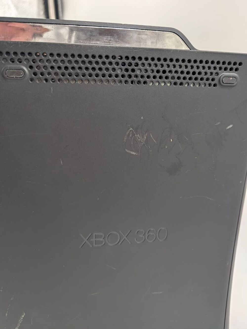 Console Xbox 360 noire 120 GO + c&acirc;ble HDMI, c&acirc;ble alim... Consoles et jeux vidéos