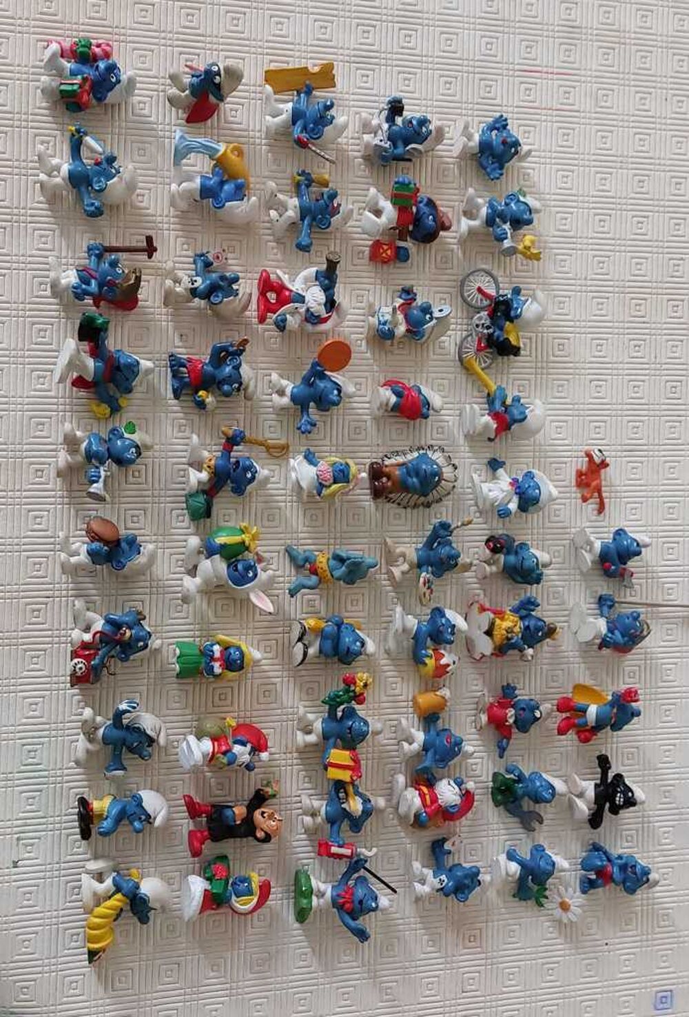 Lot de 56 Figurines Schtroumpfs en Plastique 