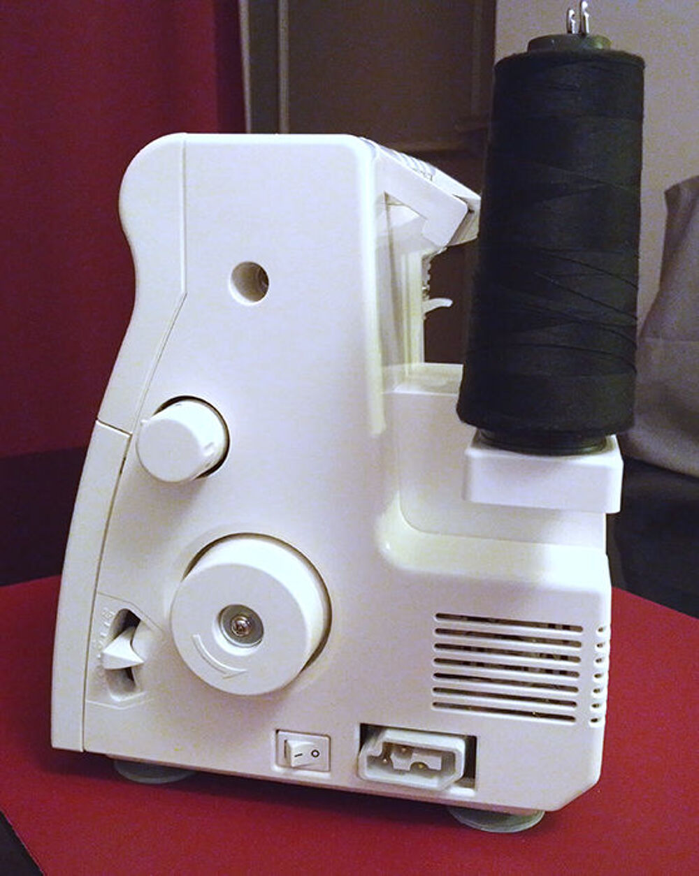 Surjeteuse Singer NEUVE Electroménager