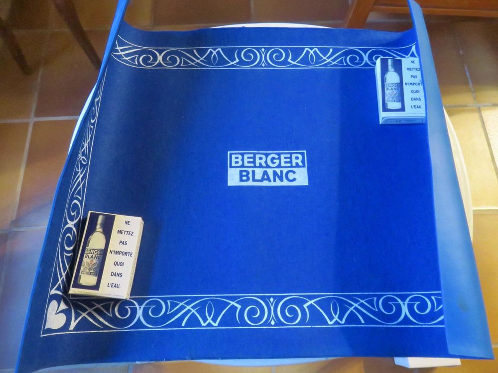 Coffret tapis feutre avec 2 jeux de 54 cartes BERGER BLANC 