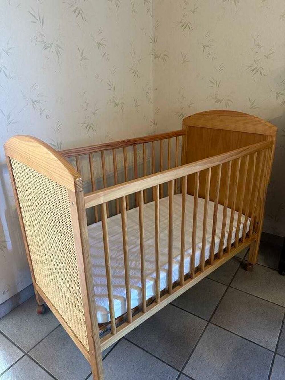 Lit &agrave; barreaux pour jeunes enfants Mobilier enfants