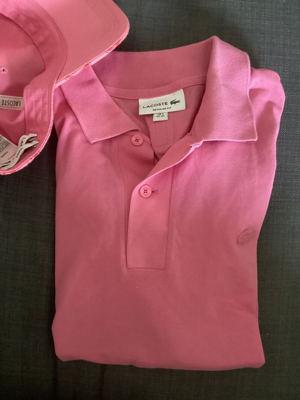 Ensemble femme polo rose et casquette motif Vêtements