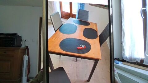 table avec ses 4 chaises Mouzon (08)