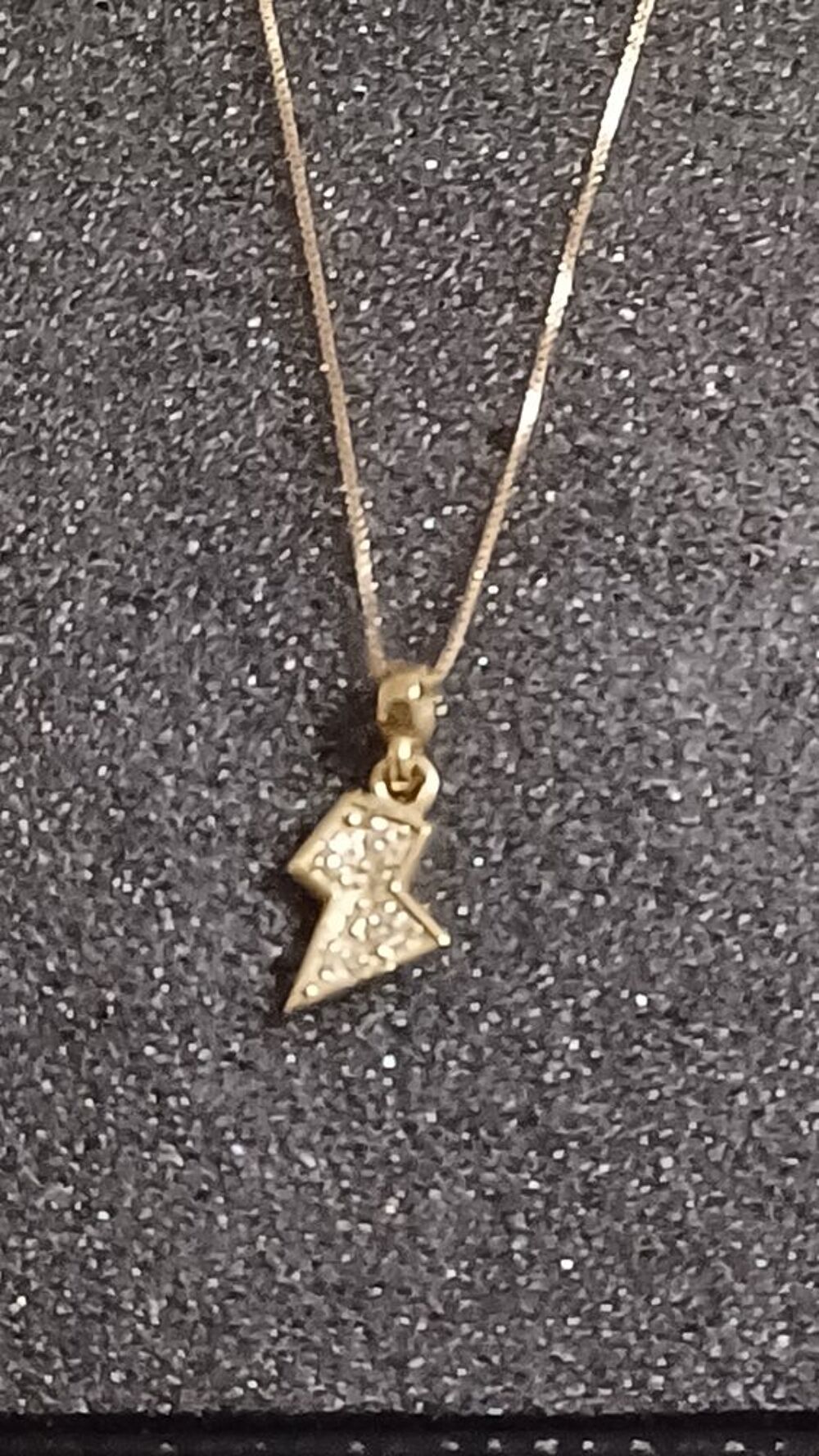 Collier/Chaine pendentif or 18k et diamants. Bijoux et montres