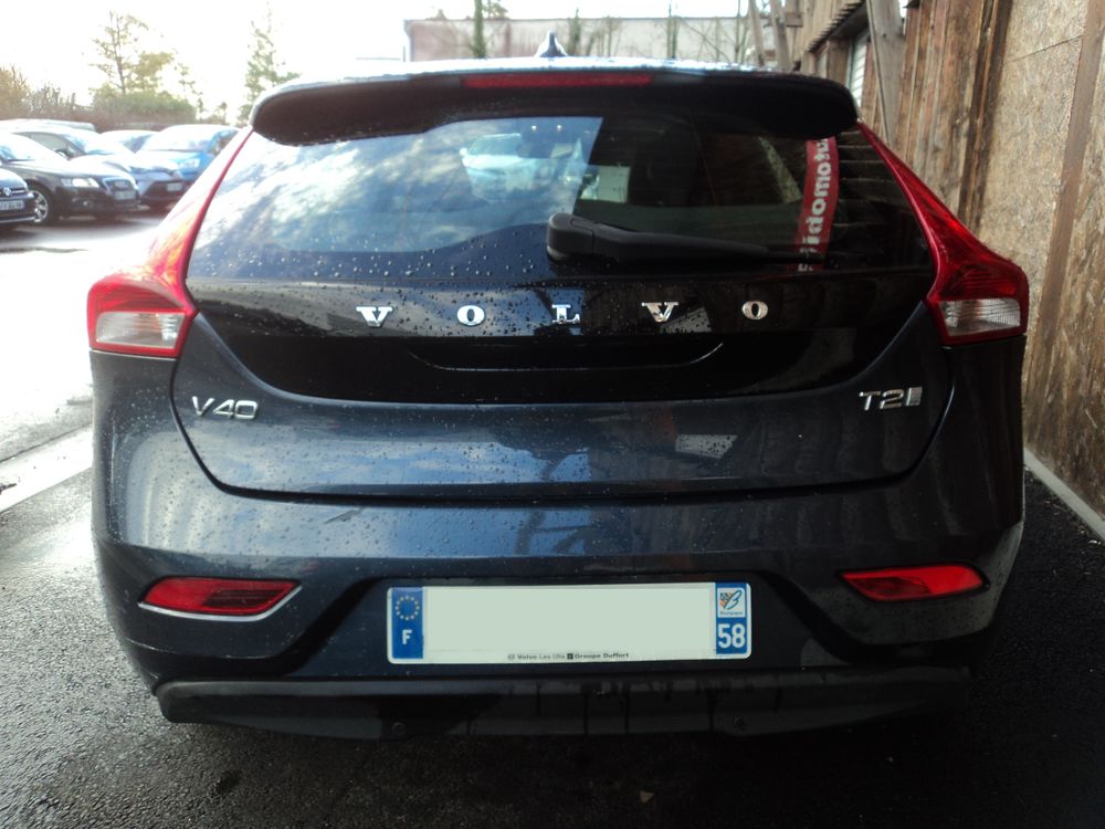 V40 T2 122 Geartronic 6 Inscription 2018 occasion 78610 Le Perray-en-Yvelines