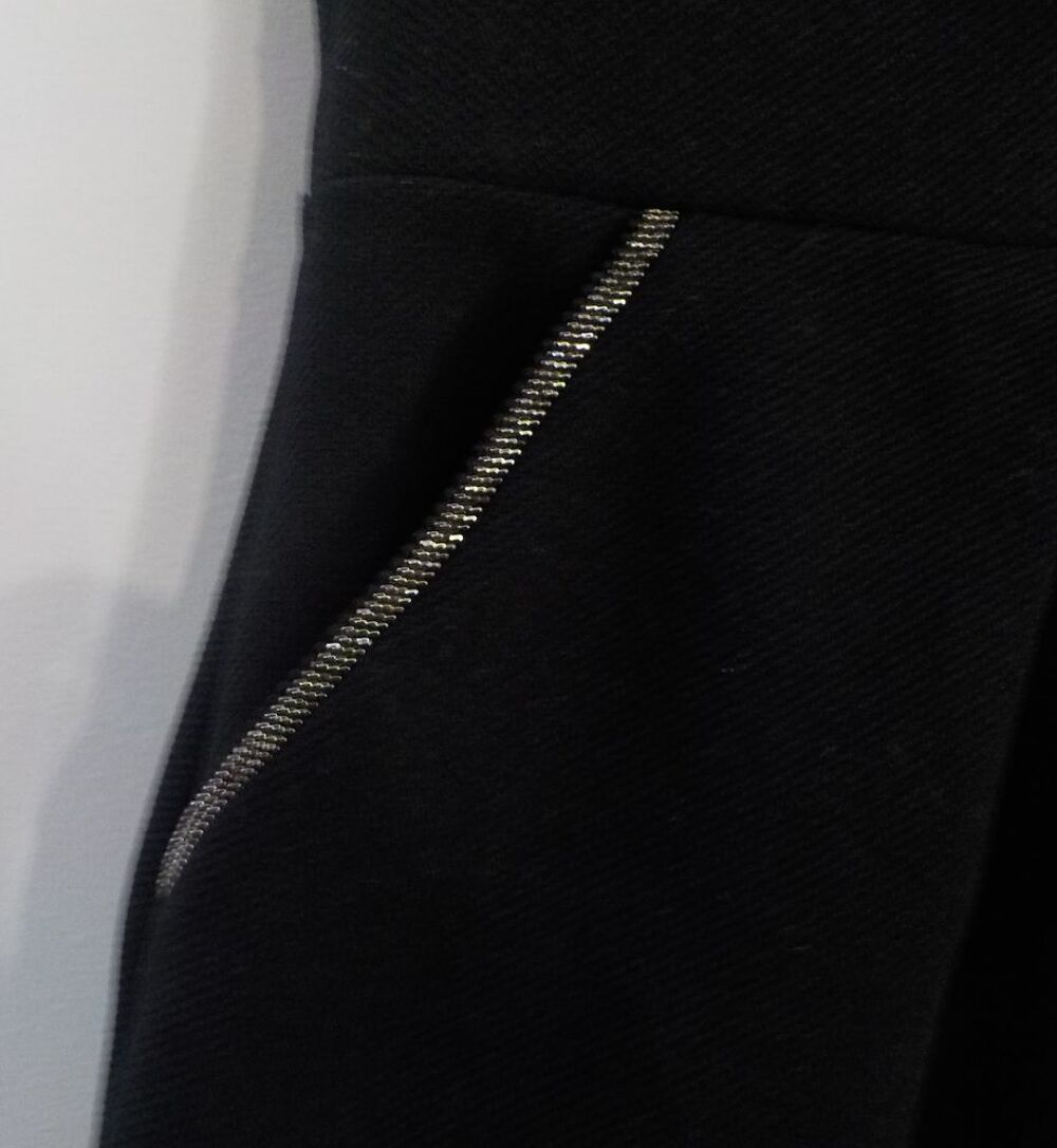 ROBE NOIRE EGERIE TAILLE M Vêtements