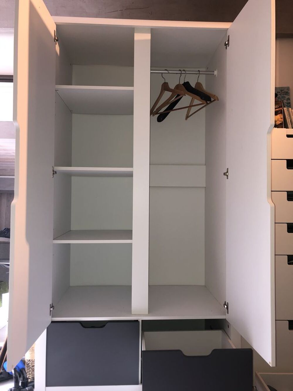 Armoire IKEA Blanc/gris Bon &eacute;tat Meubles