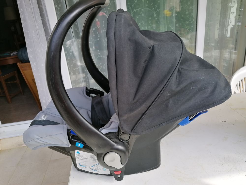 si&egrave;ge auto b&eacute;b&eacute;. Puériculture