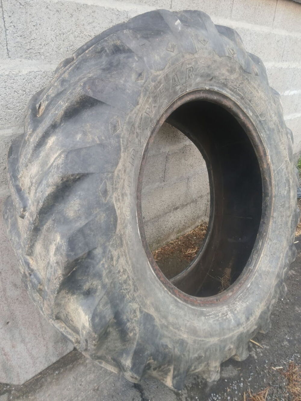 Pneu de tracteur agricole avant recyclage Bricolage