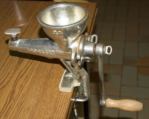 Extracteur de jus manuel PORKERT 35 Bellerive-sur-Allier (03)