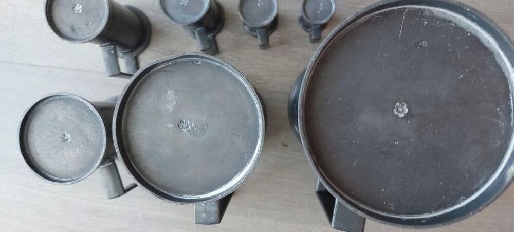 Lot de 7 pots &agrave; mesure en &eacute;tain Décoration