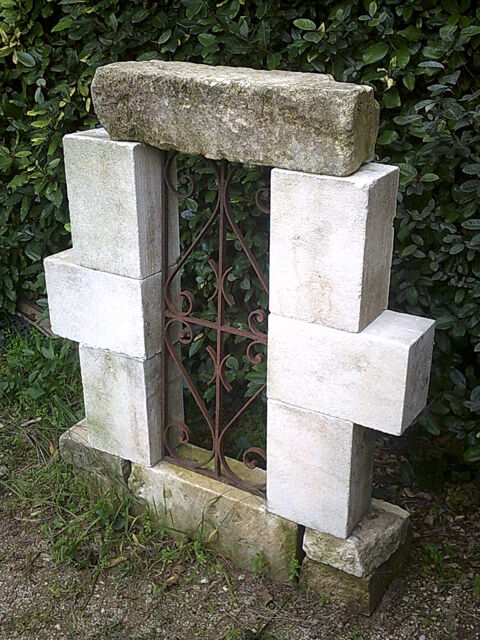 fen�tre  pierre 210 Taillades (84)