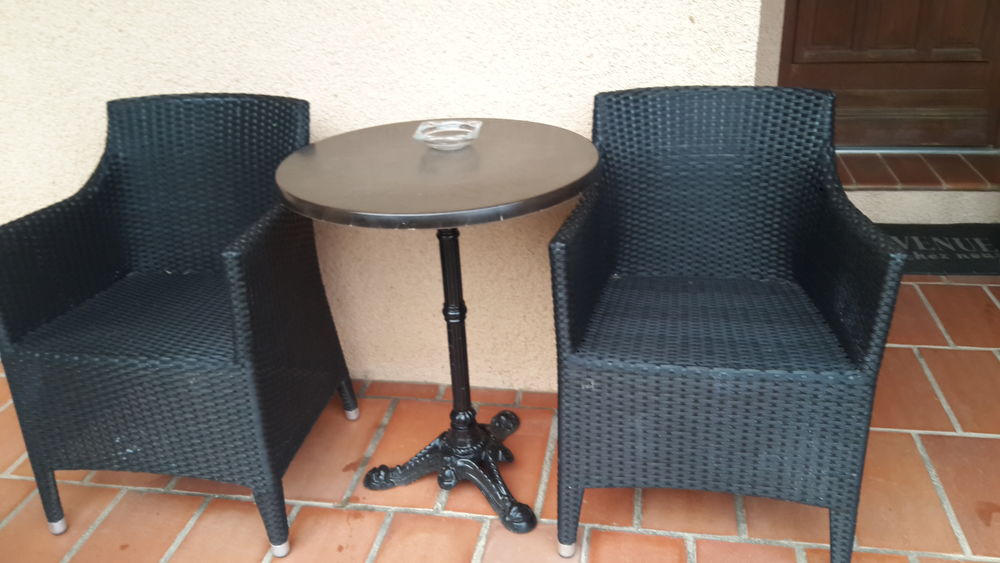 mobilier de jardin ou de terrasse tr&egrave;s bon &eacute;tat tr&egrave;s pro Jardin