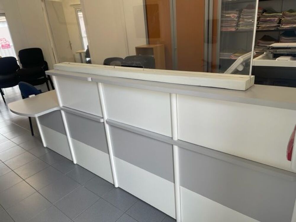 Bureau de r&eacute;ception Meubles
