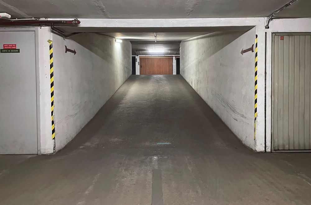 Location Parking/Garage 1 Place de parking - Rue de la Tour / Passy Paris