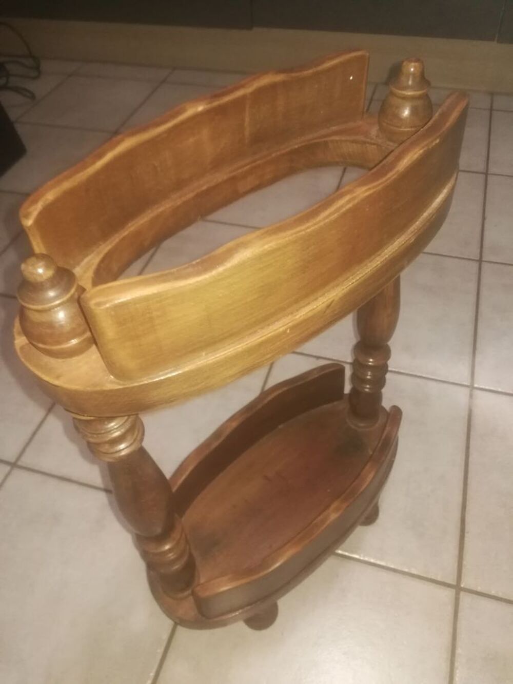 Petit meuble &agrave; identifier Décoration