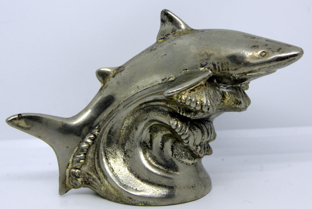 Tirelire ART DECO m&eacute;tal chrom&eacute; ou argent&eacute; Requin 