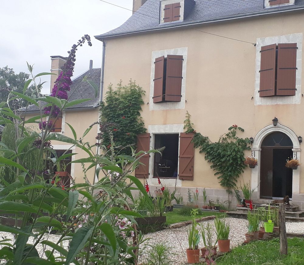 Maison 7 pièces 230 m² · à Vendeuvre-du-Poitou · 230 m² · 345 000 €