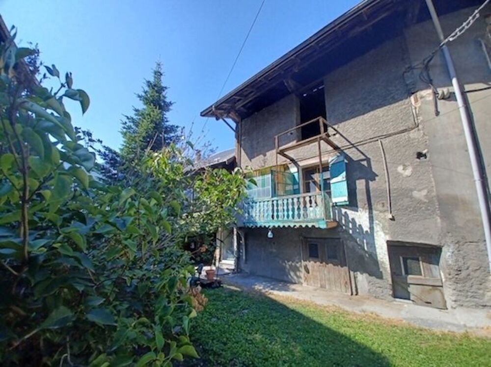 Vente Maison SAINT JULIEN MONTDENIS Au coeur du village Bénéficiant d'un jardin privé, maison à rénover entièrement Saint-julien-mont-denis