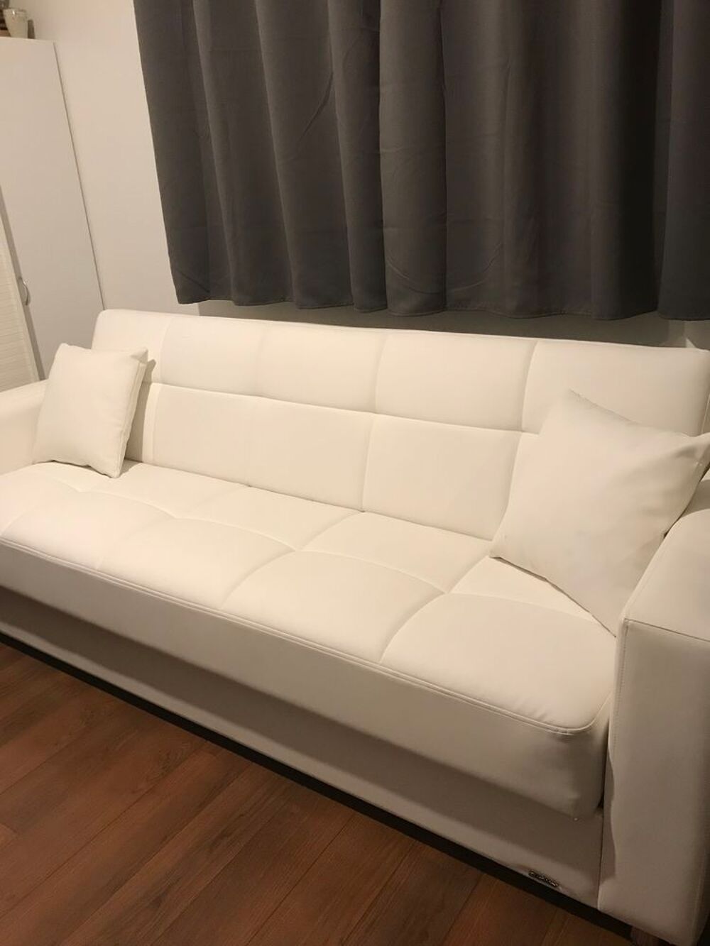 Canap&eacute; blanc type clic clac Meubles
