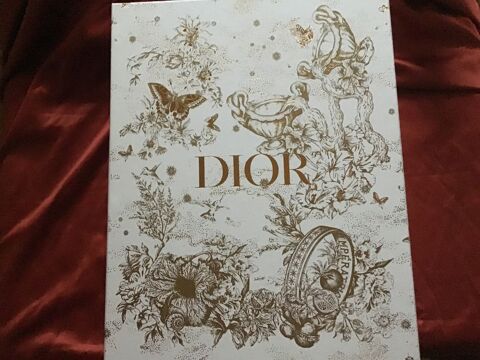 TR�S JOLIE  GRANDE BO�TE DIOR 50 Meudon (92)