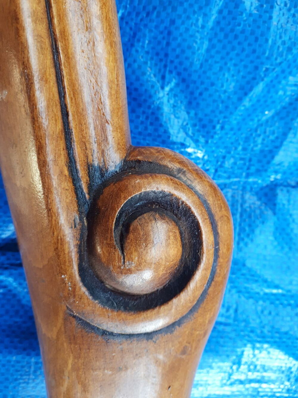 4 Pieds de table en h&ecirc;tre massif et sculpt&eacute;s Meubles