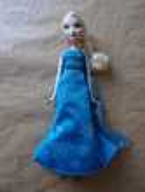Poup&eacute;e Elsa Jeux / jouets