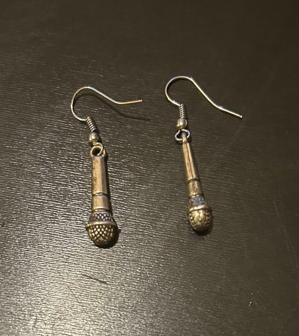 paires de Boucles d'oreilles fantaisie Bijoux et montres