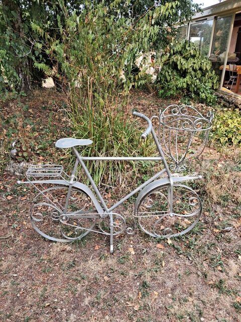 Vélo de décoration 115 Pressigny (79)