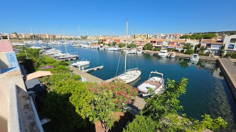 Vente Appartement LE CAP D'AGDE: ÎLE DES MARINAS: Situé dans une résidence sécurisée avec sa plage privée, Appartement situé au 2 ème et dernier étage. Le cap d agde