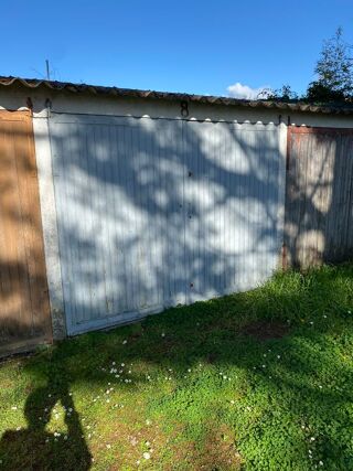  Parking / Garage � louer 15 m� Rochefort