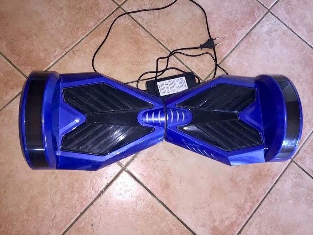 Hoverboard 8 pouces avec Bluetooth en tbe &agrave; 130 euros Sports