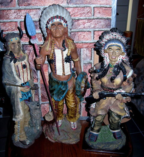 3 grandes statues d'indien. 50 Wattrelos (59)