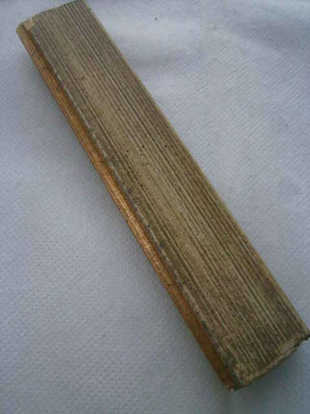 
137 m baguettes de 5 diff&eacute;rentes couleurs et or pour cadres Décoration