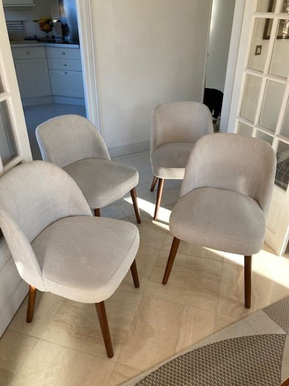 4 Chaises neuves Meubles