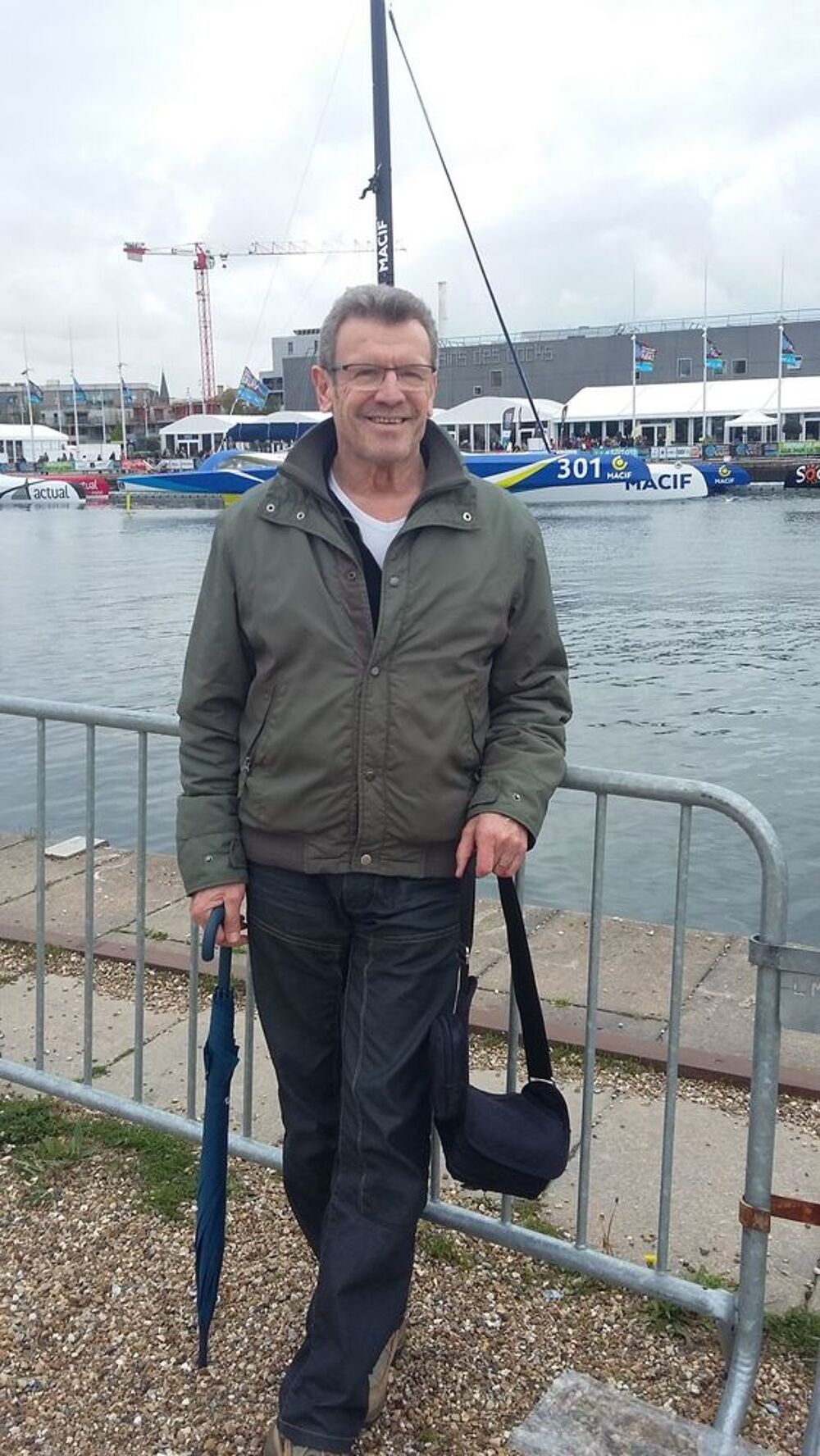   Homme de compagnie et bricolage jardinage 