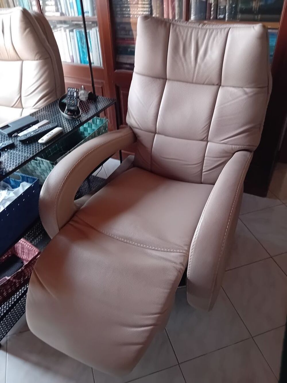 2 fauteuils electriques fonction relax . .
Meubles