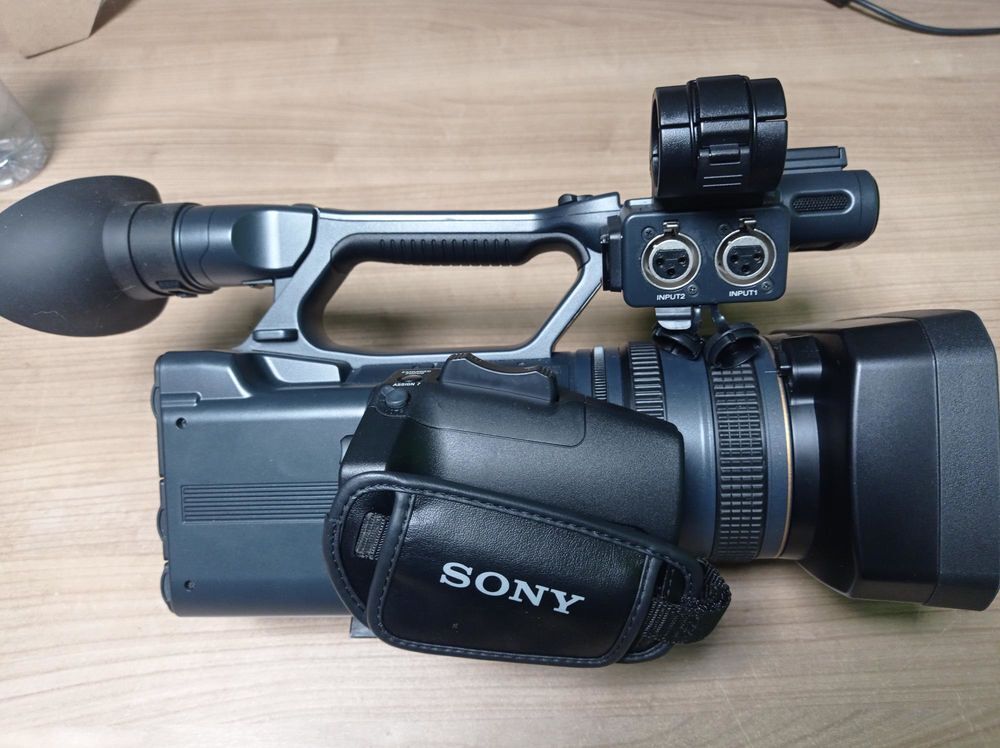 Cam&eacute;ra Sony HDR-AX2000 + tr&eacute;pied Manfrotto 190PROB Photos/Video/TV
