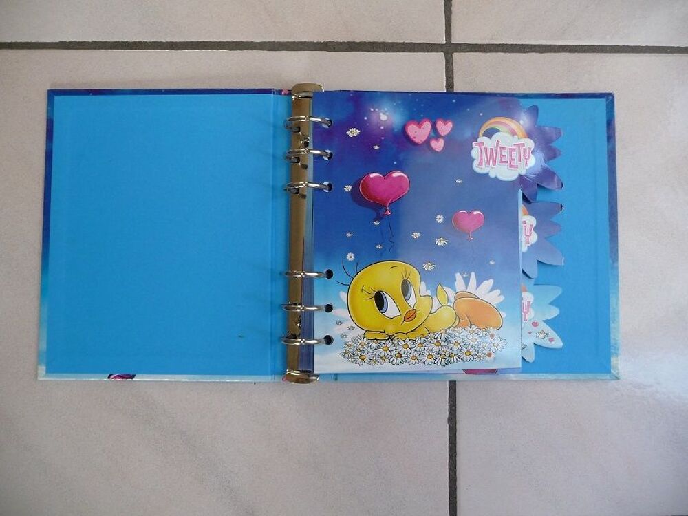 Classeur Tweety Titi + 100 feuilles couleur + intercalaires 
