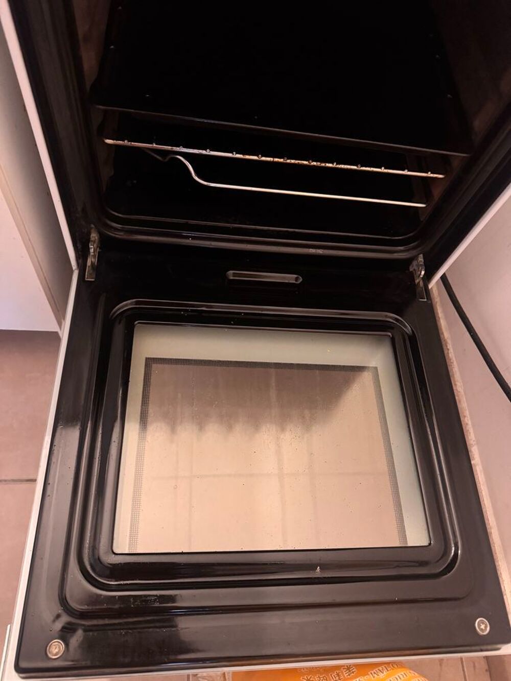 Cuisini&egrave;re &eacute;lectrique Indesit vitroc&eacute;ramique 4 foyers + four Electroménager