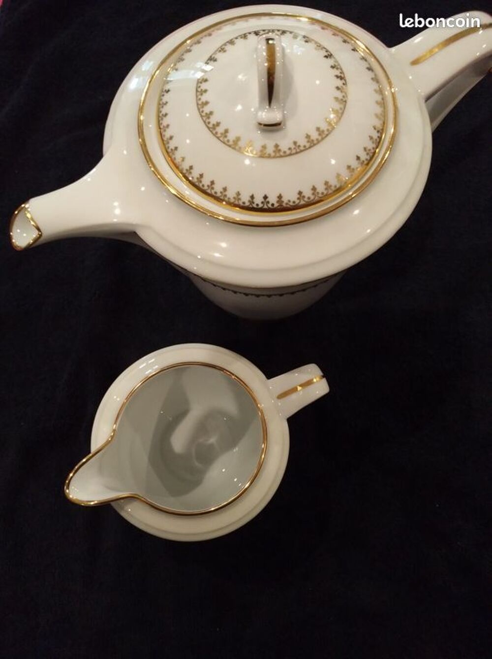 Cafeti&egrave;re, pot &agrave; lait porcelaine de Limoges estampill&eacute;s U.C Décoration