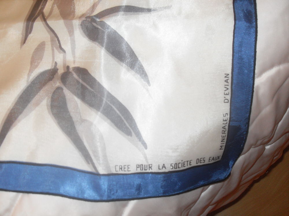 Foulard publicitaire "Evian" 