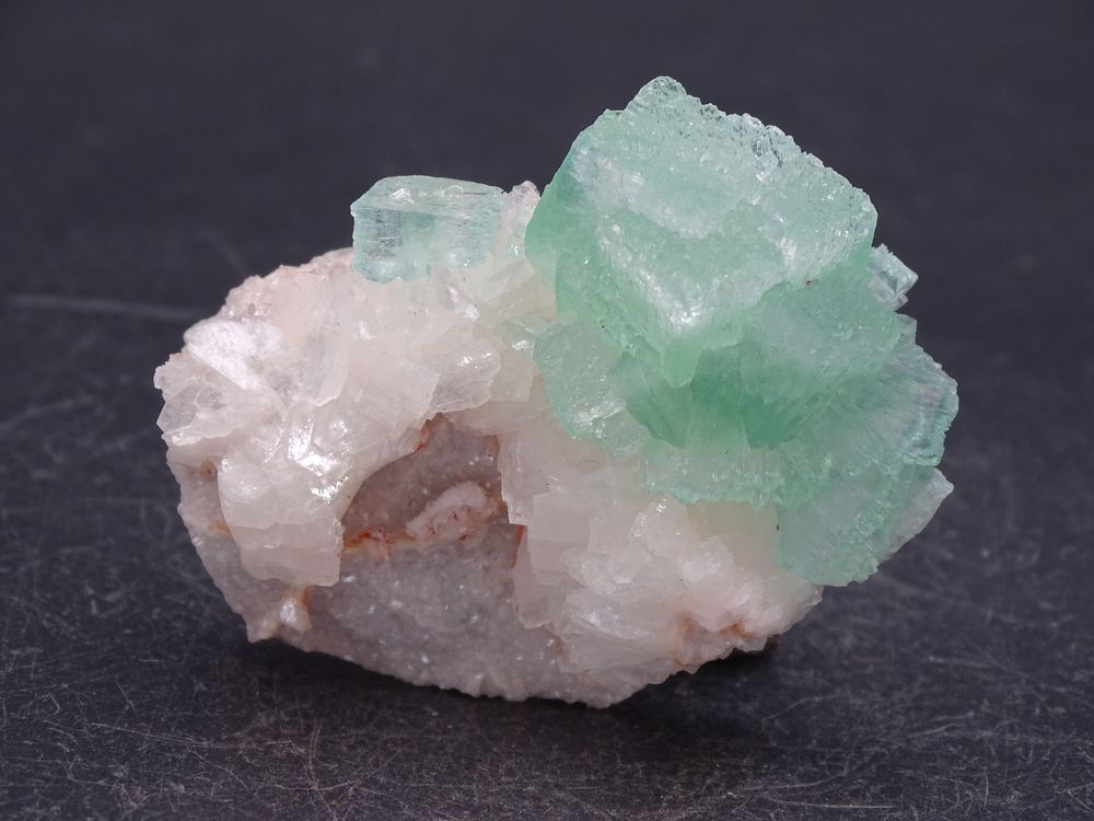 Apophyllite verte sur Stilbite , Nasik , Maharashtra , Inde 