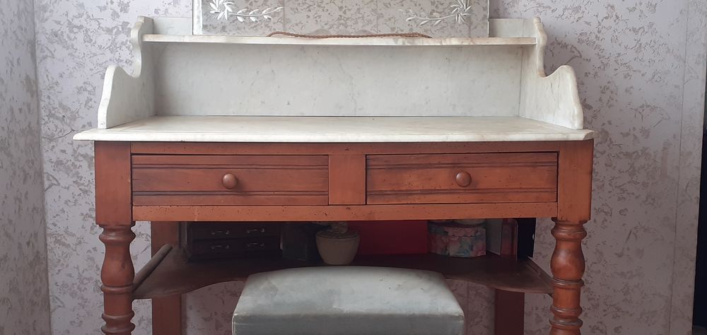 Coiffeuse avec dessus en marbre et tabouret Meubles